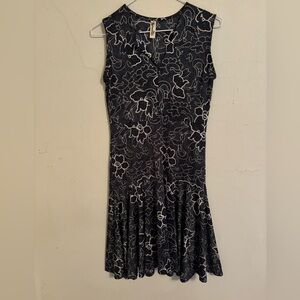 Shoreline sleeveless gray/blue & white dress fit & flare size small